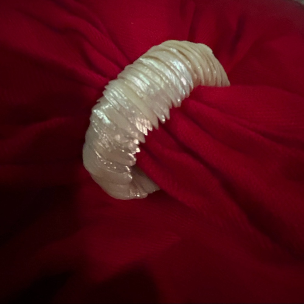 Mother of pearl -Vintage- Cream Shell  Elastic Bracelet